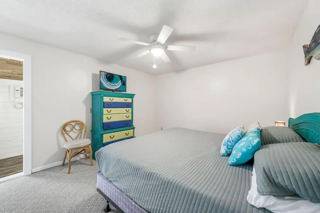 New! Steps To White Sand Beaches! Pool & Grill! 2Br 2Ba Panama City Beach United States