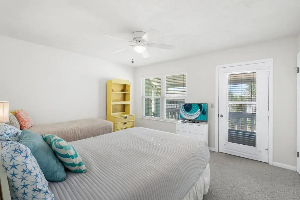 New! Steps To White Sand Beaches! Pool & Grill! 2Br 2Ba Panama City Beach 0*,