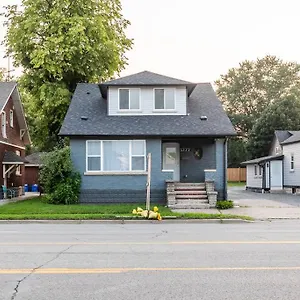 Modern House Newly Furnished 3 Mins Drive To Fall , Niagara Falls Canada
